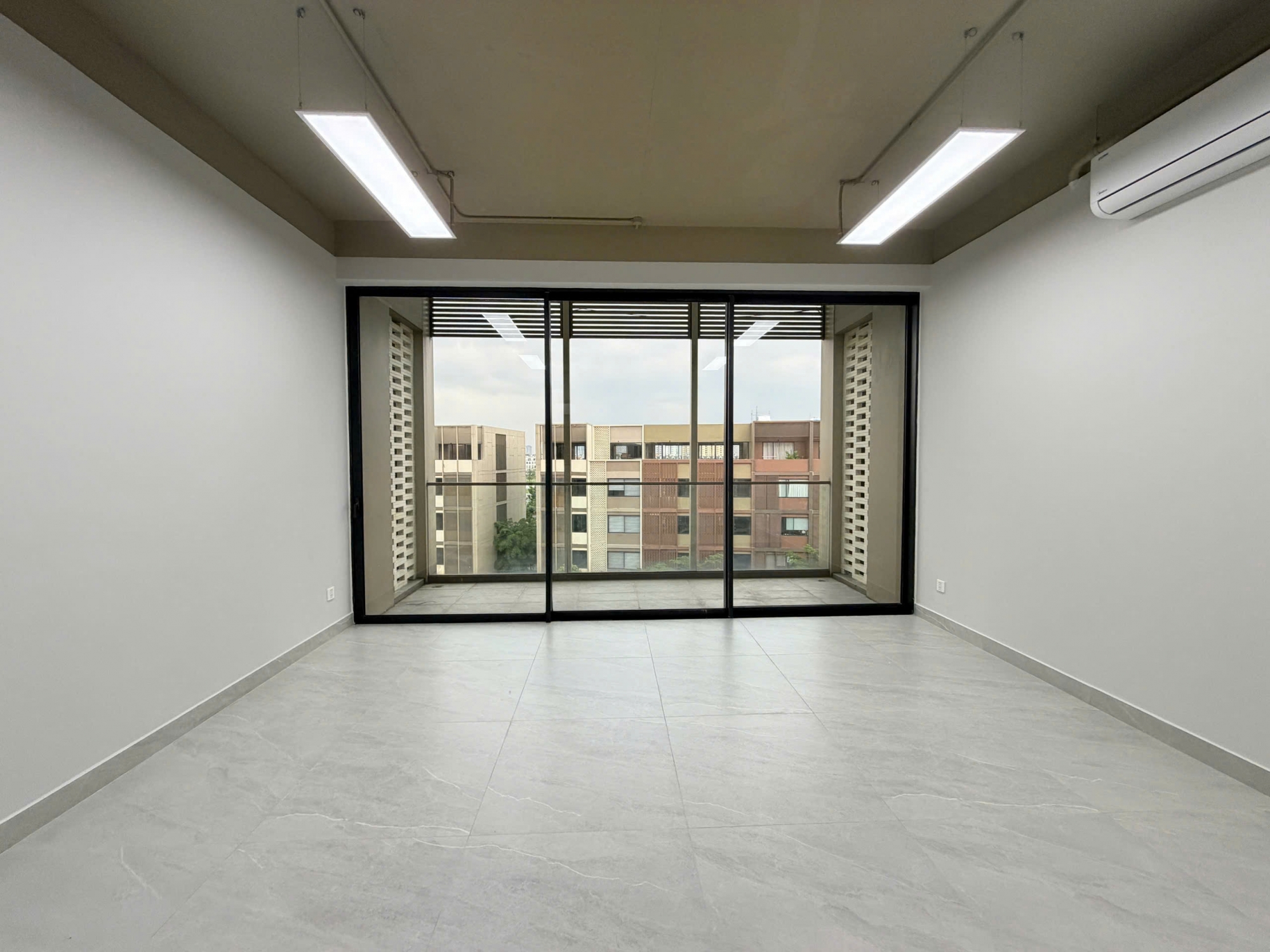 For rent SOHO The Global City townhouse facing the park with spacious interiors and basic furnishings